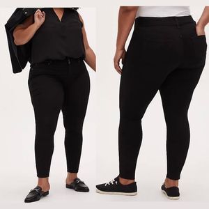 Torrid black jegging - super stretch , size 16R.